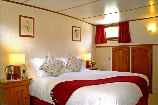 The cabins aboard the Colibri offer either king or twin
beds