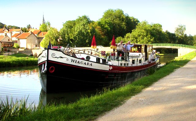Niagara moored in Burgundy.