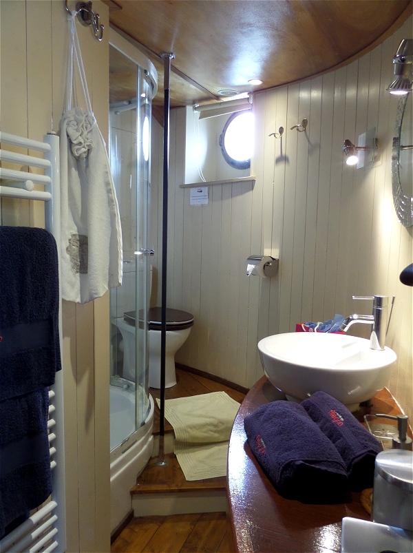 The ensuite bathroom for the Rive Droite cabin
aboard the Alegria