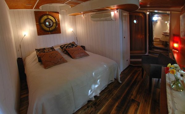 Alegria's Rive Droite Cabin can be configured as two twins or king