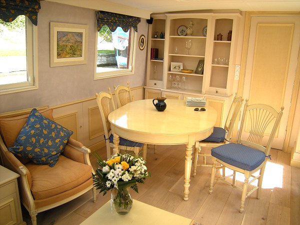 Cozy corner of the Alouette's Salon