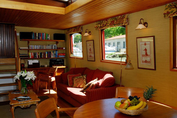 The Alouette's Salon.