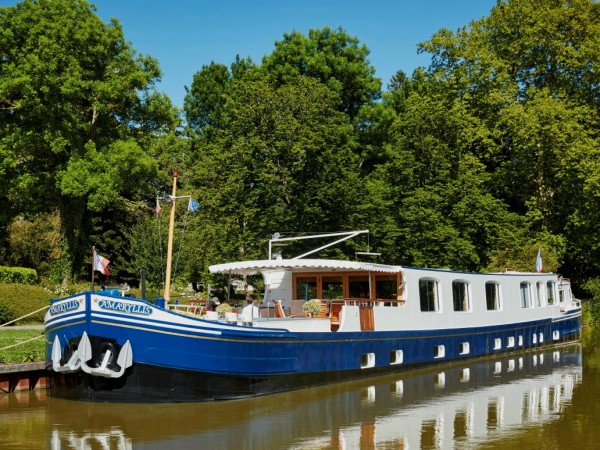 The 8-passenger Ultra Deluxe, charter only
hotel barge Amaryllis