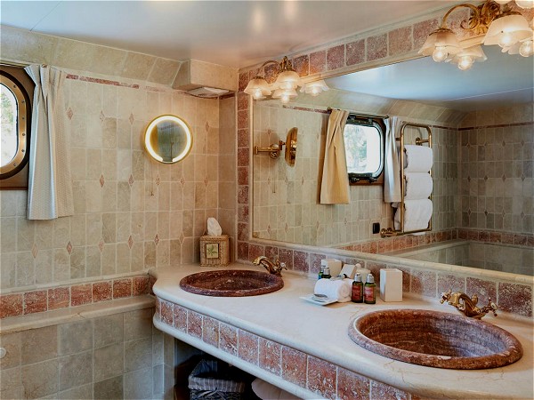 Each cabin aboard the Amaryllis has its own
beautiful ensuite bathroom