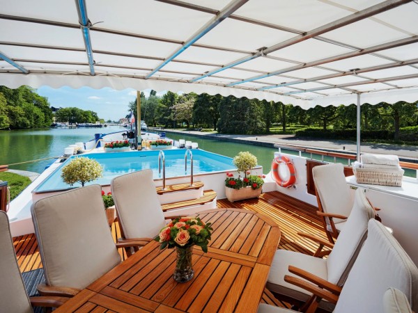 The sundeck aboard the Amaryllis is perfect
for an al fresco meal<br> or a place to unwind with your favorite beverage