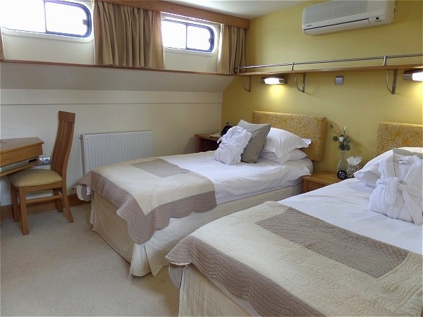 The cabins aboard the Apres Tout offer either
king or twin accommodations<br> along with luxurious bedding