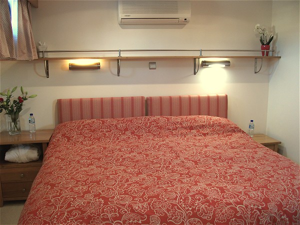 The spacious queen cabin on the Apres Tout, with luxurious bedding.
