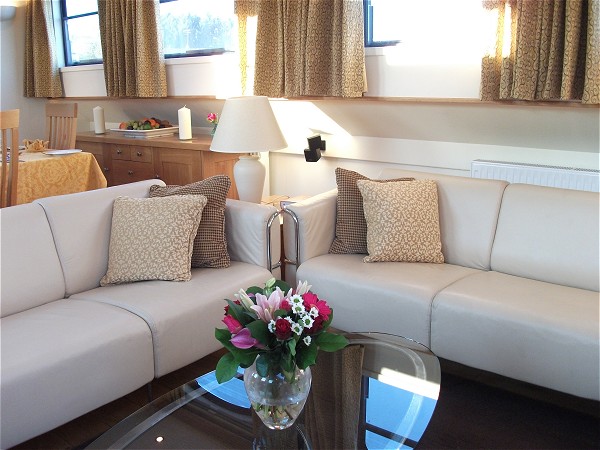 Clean lines and a simple contemporary style define the comfortable and spacious salon.