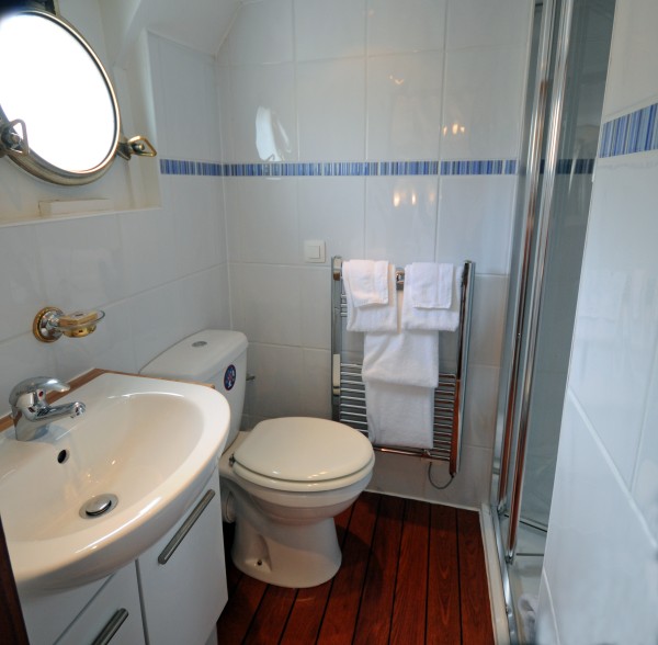 Each cabin has its own ensuite bathroom aboard
L'Art de Vivre