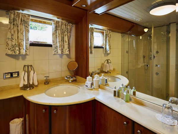 Each cabin aboard the C'est la Vie has its own large
ensuite bathroom