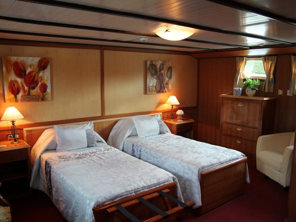 Twin bed configuration aboard the C'est la
Vie