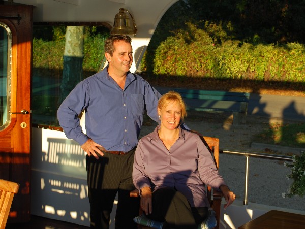 Deborah and Olivier, your hosts and
owners of the C'est la Vie will welcome you aboard