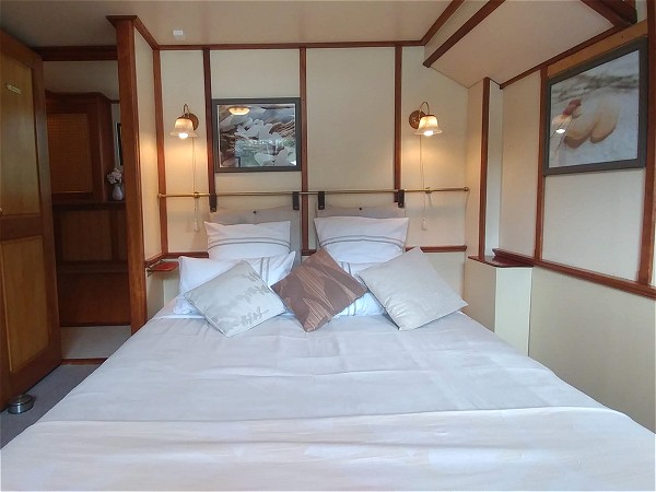 One of the lovely guest cabins on the 6 passenger barge Clair de Lune.