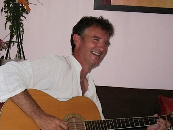 Captain Yves is also a talented musician and
enjoys a song or two with his guests on the Clair de Lune