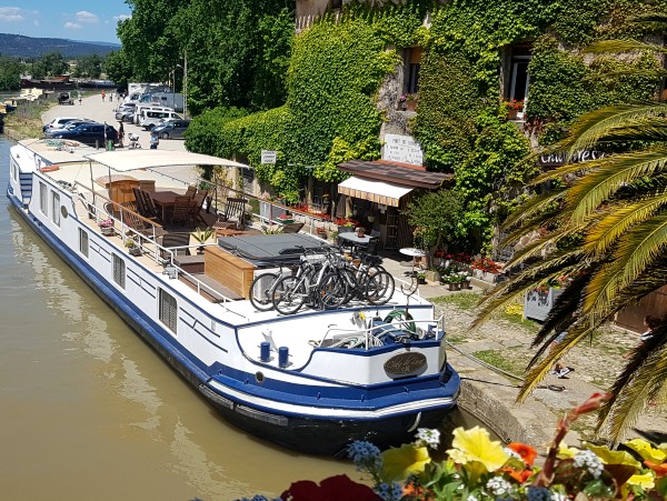 The Clair de Lune moored in the quaint village
of Le Somail