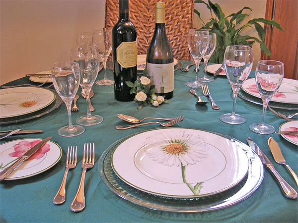 The dining room is always elegantly set for
your meals aboard the Colibri