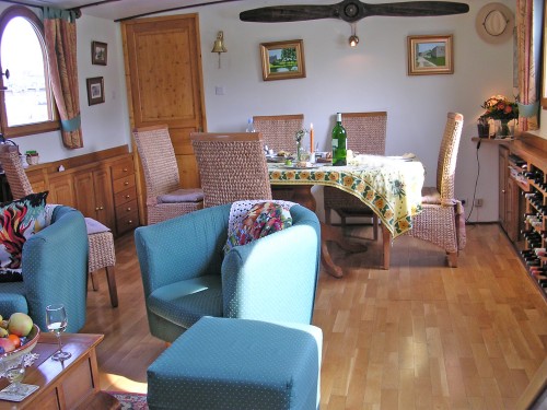 Emma's salon, overview.