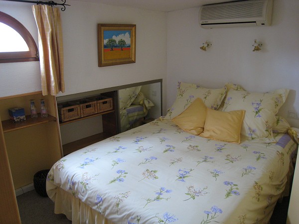 The yellow suite on board the Emma.