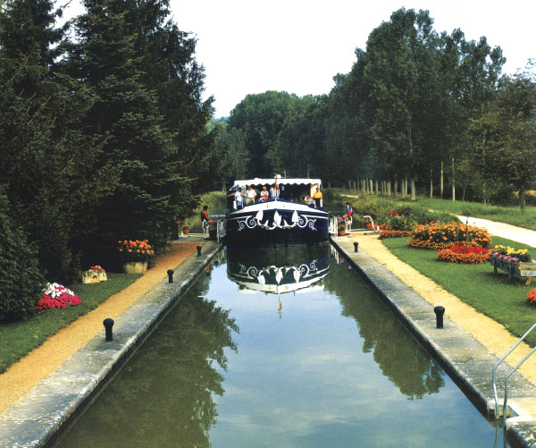 Fleur de Lys enters a lock in Burgundy.