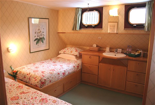 A twin bedded cabin aboard Hirondelle.
