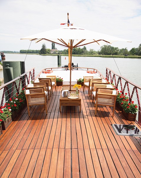 The Hirondelle deck is perfect for luncheon al fresco under an umbrella, or aperitifs before dinner.