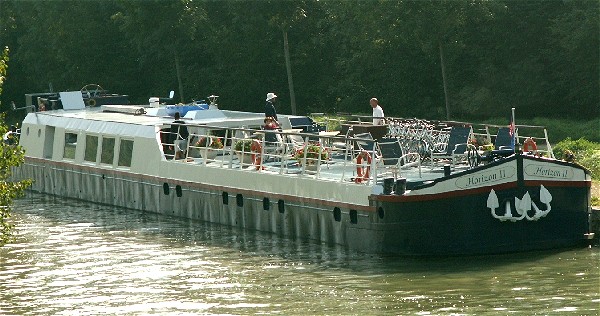 The Ultra Deluxe 8-passenger Horizon ll
