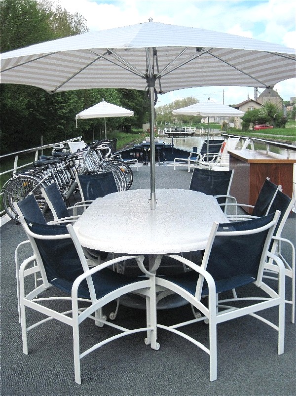 The large sundeck aboard the Horizon ll offers plenty of seating