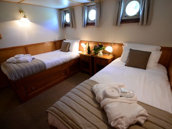 The Monet suite situated in the stern has
three opening port holes
