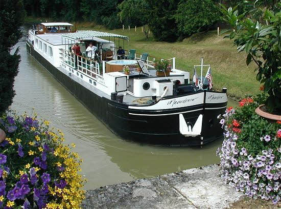 The Meanderer, cruising in the Upper Loire Valley between Montargis and Chatillon-sur-Loire.