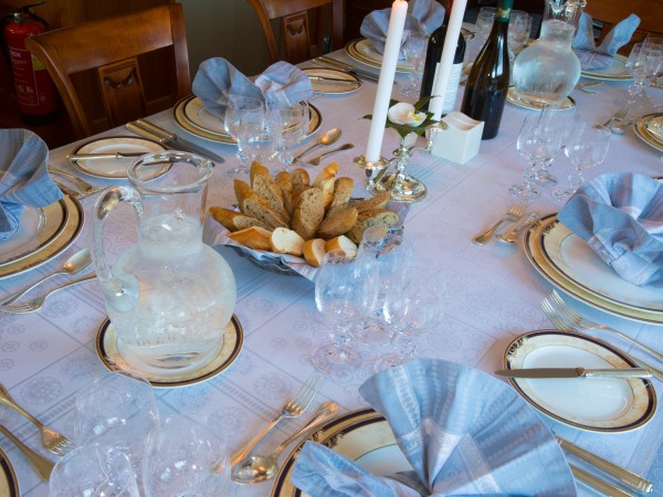 An elegant table setting creates the perfect
ambiance for your four course dining experience