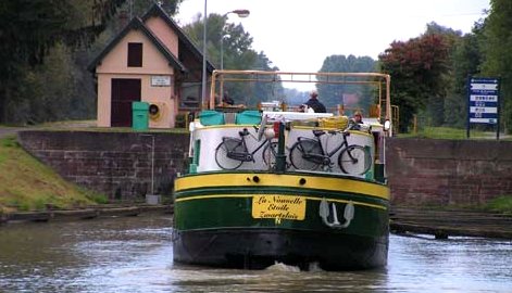 La Nouvelle Etoile approaches a lock in Burgundy, France.
