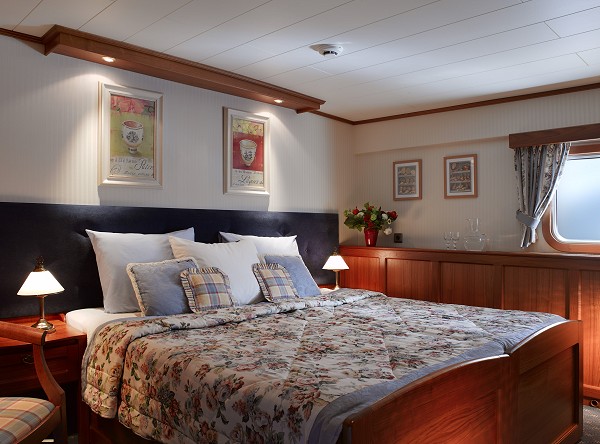 La Nouvelle Etoile's cabins feature internet access, telephone, spacious baths, roomy hanging closets, large storage in drawers beneath beds, choice of king or two-twin-bed configurations, and individual control over heating and air conditioning.