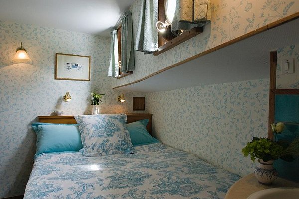 The double-bedded cabin ...