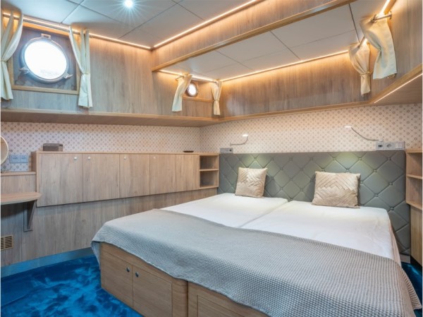 One of the ovely, spacious and newly renovated
queen bedded cabins aboard Le Papillon