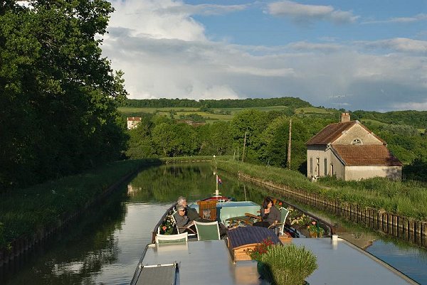 Cruises in France: Tranquil cruising through the French countryside in Burgundy aboard the deluxe hotel barge Papillon