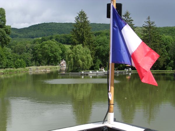 Prosp�rit� cruising through the picturesque Burgundy countryside.