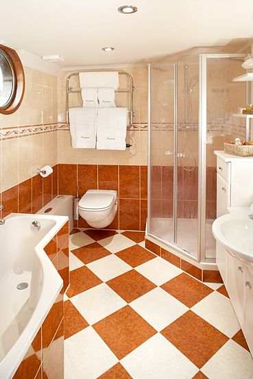 Prosp�rit�'s staterooms have private bathrooms with both bathtub and large shower, heated towel racks, hair dryers, and ample storage cabinetry.