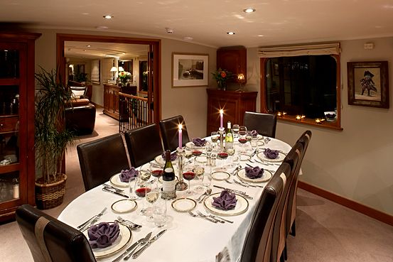 Prosperite's gourmet dining complimented by exceptional wines offers a memorable dining experience.  Prosp�rit� offers both casual deck dining as well as elegant dining in the salon/dining area.