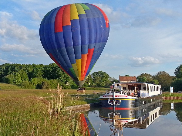 Enjoy a hot air balloon ride over the
beautiful Upper Loire
