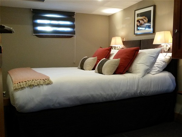 Luxurious bedding await you in your cozy, sophisticated
stateroom.