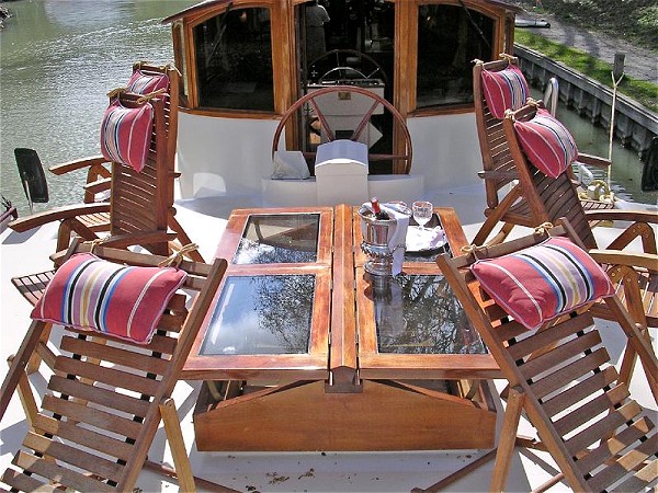 The sundeck at the bow of the Roi Soleil
offers a sitting area that is adjacent to the wheelhouse