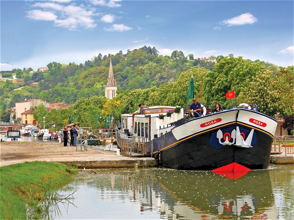The Rosa cruises in the southwest of France