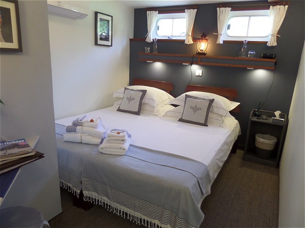 The cabins aboard the Saint Louis offer either double or
twin
accommodations