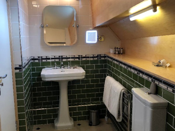 Each cabin aboard the Saroche offers its own lovely,
tiled ensuite bathroom