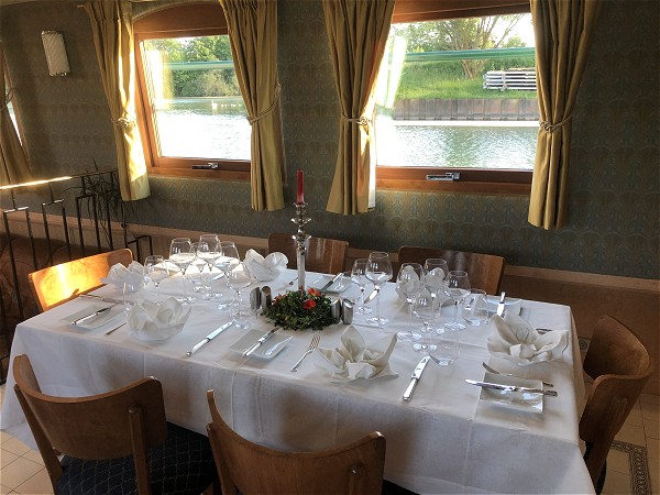 An elegant table setting where passengers
enjoy their evening dining experience