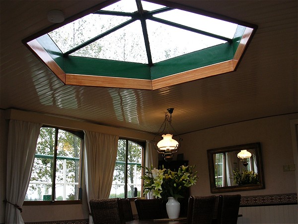 The lovely architectural skylight over the
dining area aboard the Saroche