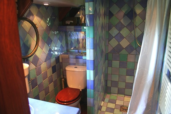 The gorgeous tiled bath in the 'Cezanne' cabin aboard the Tango.