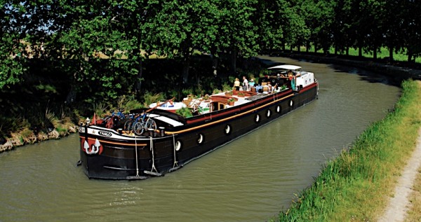 The Tango cruises the Canal du Midi.