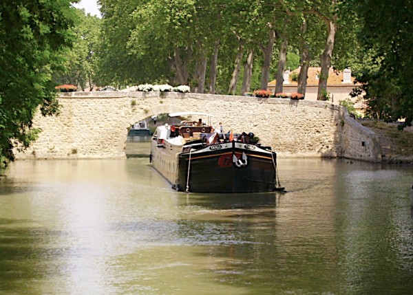 The Tango cruises the Canal du Midi.