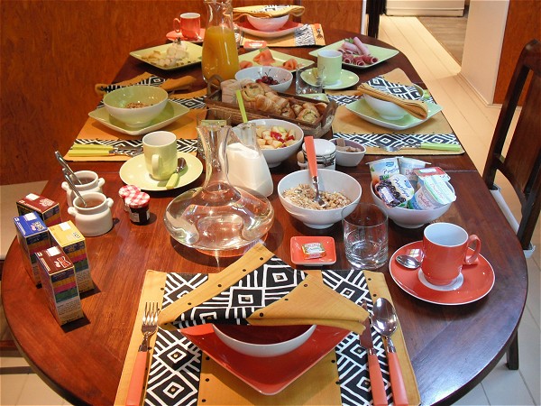 Every day will begin with a delicious
breakfast aboard the Alegria